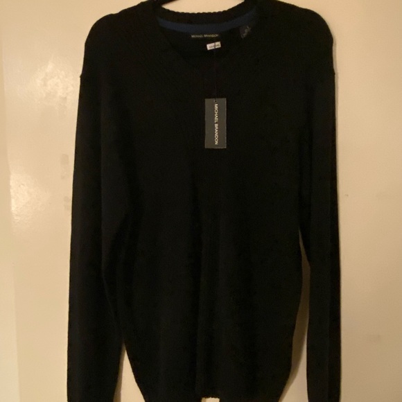 Elegant looking sweater! - Picture 2 of 3